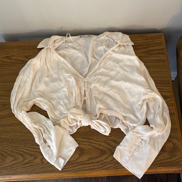 Zara Tops - Zara size small top, pirate button sleeves, tie in front— low cut